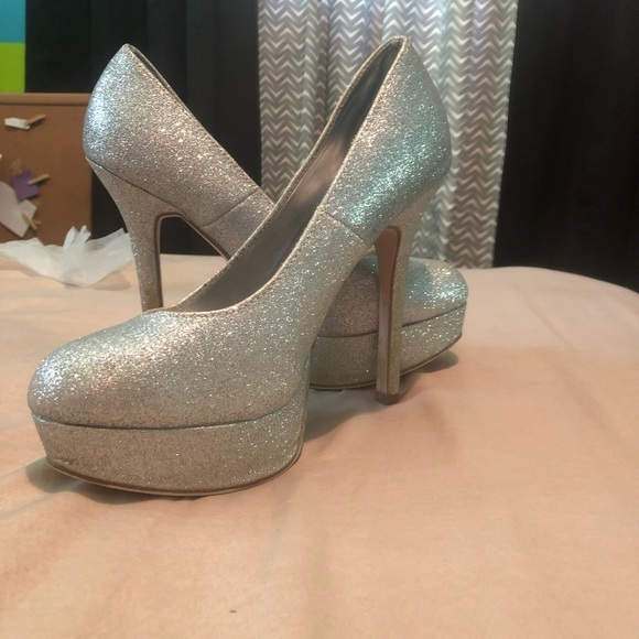 Sparkly heels! - Picture 2 of 5